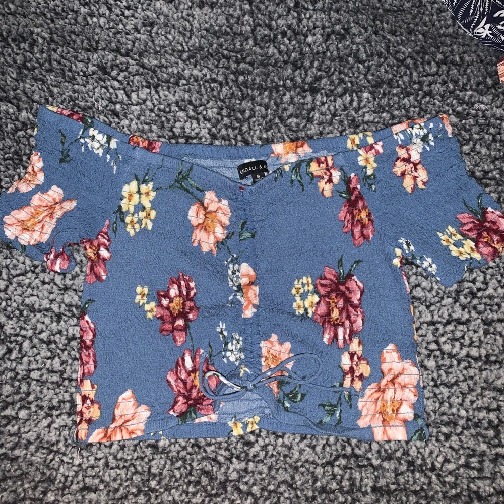 Kendall & Kylie crop top